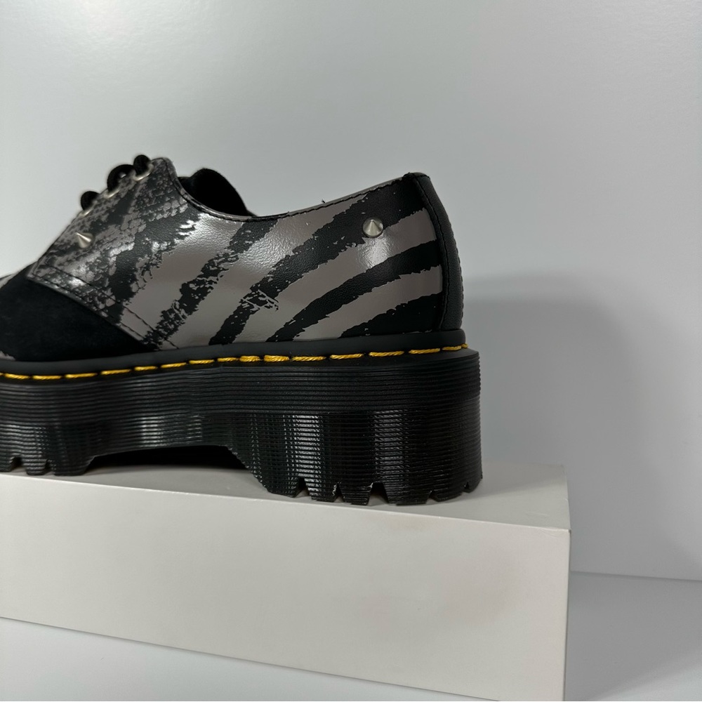DR DOC MARTENS 1461 QUAD WOMENS SPIKED SHOES SIZE 6 BLACK GRAY NEW - Picture 10 of 10